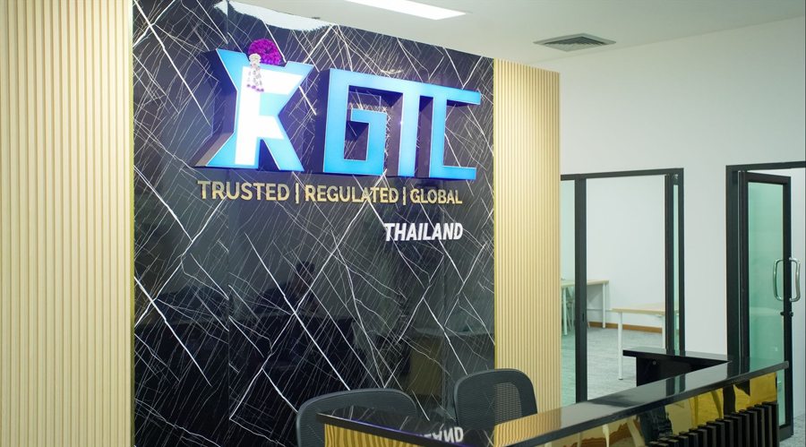  比特币突破12.2万美元逼近历史高位，机构资金流入推动加密市场涨势